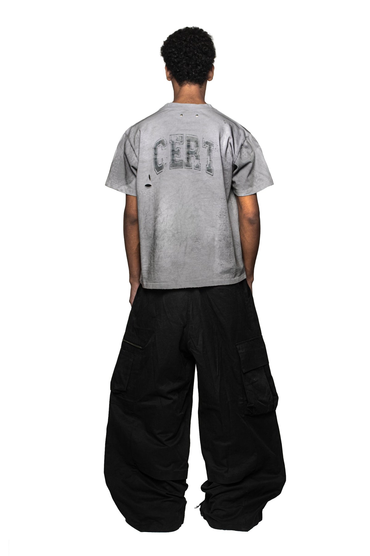 CERT VARSITY TEE — espalda