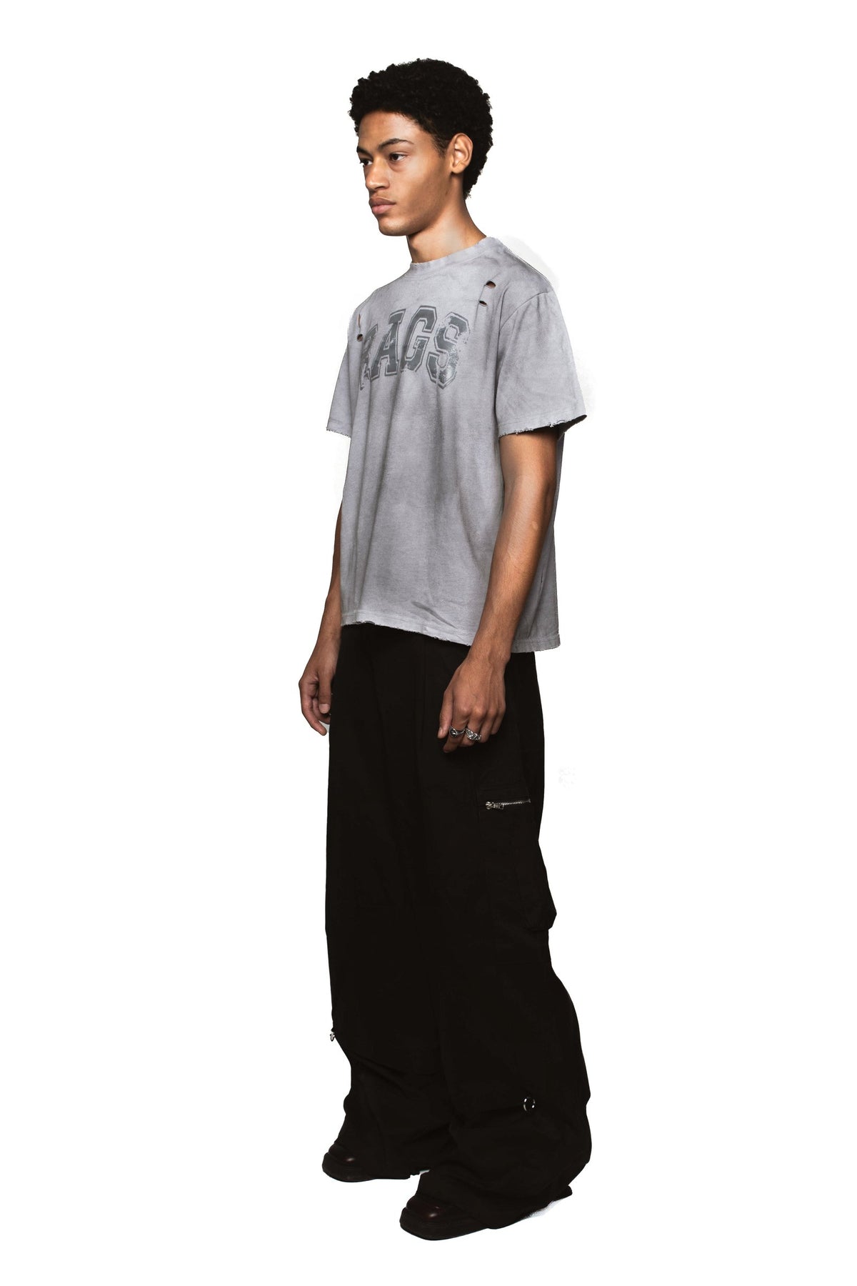 CERT VARSITY TEE — frontal tres cuartos